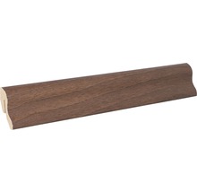 Podlahová lišta z dreveného materiálu