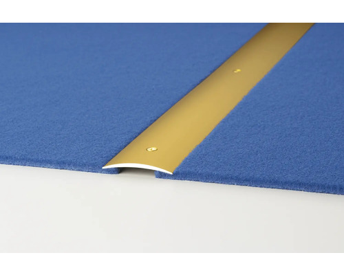 Zlatá prechodová lišta medzi dvoma kobercami