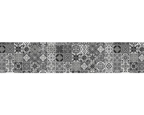 Rôzne vzory dlaždíc v odtieňoch šedej