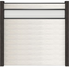 Diel záhradného plota z plastu a dreva s ozdobným prvkom