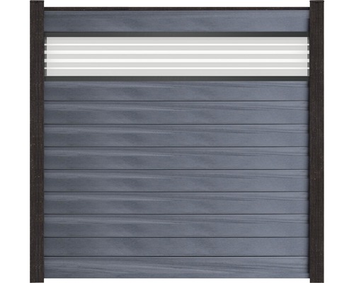 Plot s horizontálnymi lamelami a svetelným prvkom