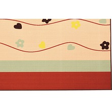 Koberec s kvetinovým a srdcovým dizajnom