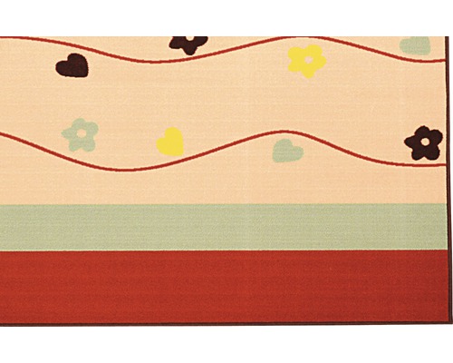 Koberec s kvetinovým a srdcovým dizajnom