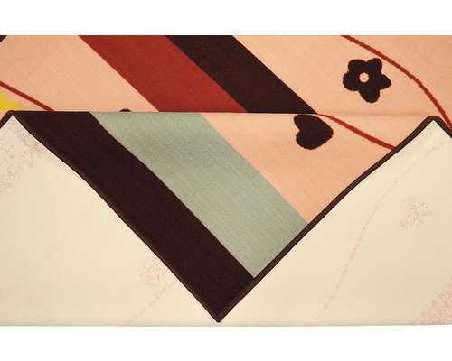 Koberec so vzorom pruhov, kvetov a srdiečok