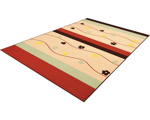 Vzorovaný koberec s kvetmi a srdiečkami