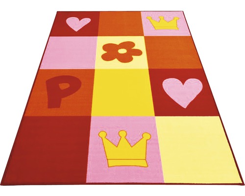 Štvorcový detský koberec so srdcom, korunou, kvetinou a písmenom P