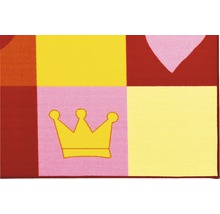 Koberec so vzorom srdca a koruny