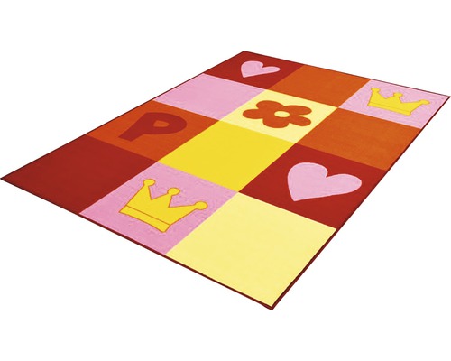 Koberec s detským motívom s korunou, srdcom, písmenom P a kvetinou