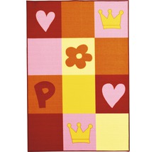 Koberec so vzorom srdca, koruny, kvetiny a písmena