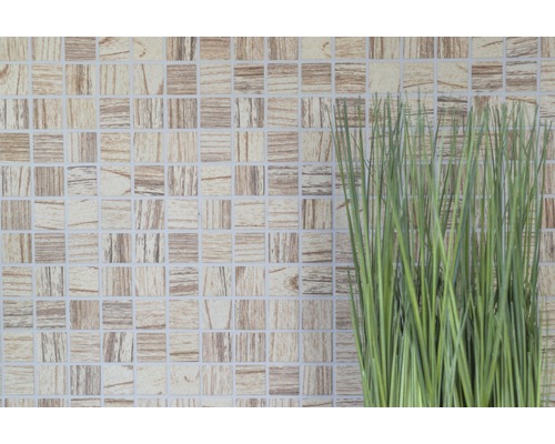 Štvorcové mozaikové obklady s dreveným vzorom a ozdobnou trávou
