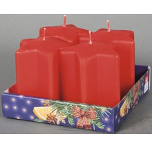 Štyri červené hviezdicové sviečky v balení s vianočnými motívmi.