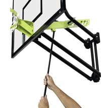 Detail basketbalového koša s nastavením výšky.