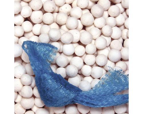 Katalyzátorové guľôčky s modrou sieťou