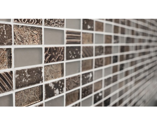 Detail mozaiky zo skla a kameňa