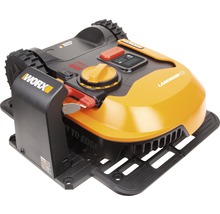 Robotická kosačka Worx Landroid na nabíjacej stanici