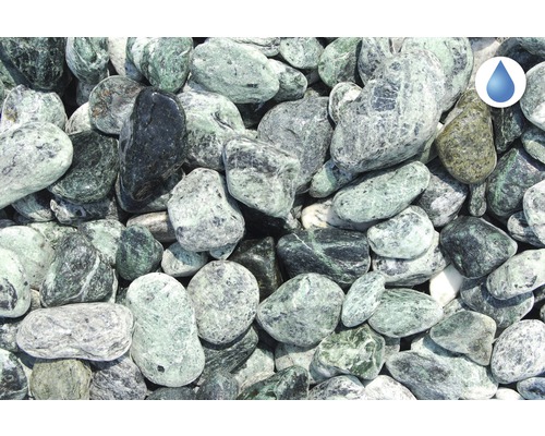 Detailný záber na zelené okrasné kamienky.