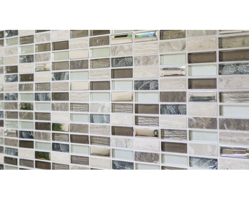 Mozaikové dlaždice obdĺžnikového formátu s rôznymi textúrami a povrchmi