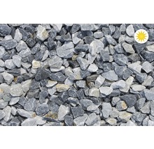 Sivé okrasné kamienky ako sypký materiál