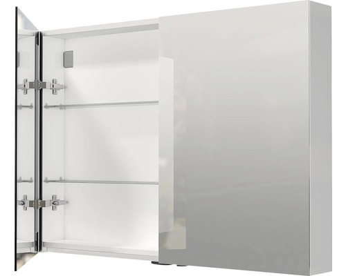 Otvorená zrkadlová skrinka s dvoma sklenenými policami