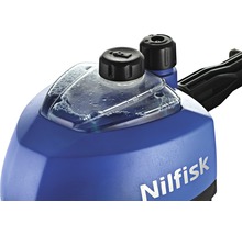 Detailný pohľad na vysokotlakový čistič Nilfisk s nádržkou na čistiacu kvapalinu