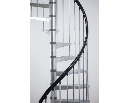 Kovové točité schodisko so zábradlím