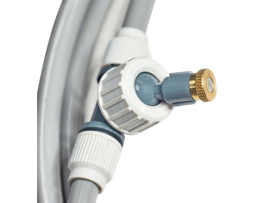 Záhradná hadica s tryskou na zavlažovanie