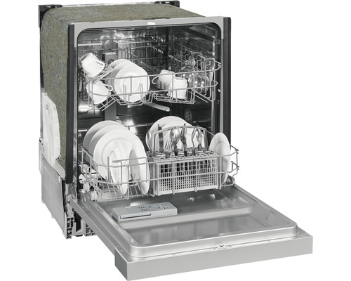 Umývačka riadu s otvorenými dverami a riadom