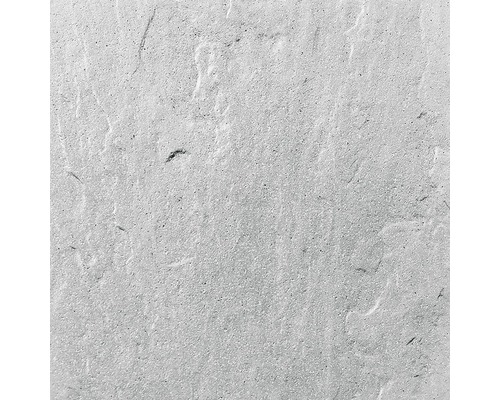 Detail svetlej betónovej dosky s hrubou textúrou.