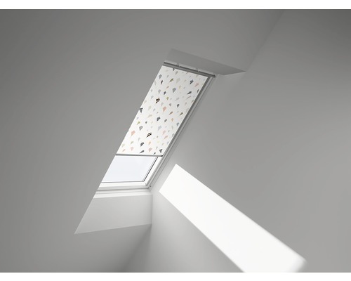 VELUX Zatemňovacia roleta na strešné okno, béžová, detský motív DKL CK06 4667S Strešné okno s roletami vo svetlej miestnosti