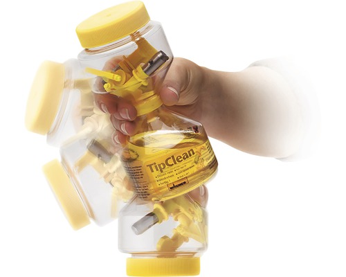 Wagner TipClean nádoba na čistenie trysiek v ruke