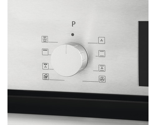 Detailný záber otočného gombíka na rúre na výber rôznych režimov ohrevu