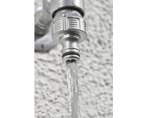 Kohútik Gardena s tečúcou vodou