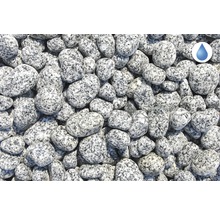 Detailný záber dekoratívneho štrku zo žuly