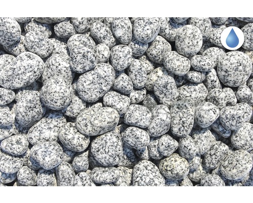 Detailný záber dekoratívneho štrku zo žuly