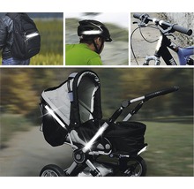 Reflexné bezpečnostné pásky na batohu, cyklistickej prilbe, bicykli a kočíku pre lepšiu viditeľnosť.