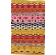 Vzorovaný koberec s etnickým dizajnom