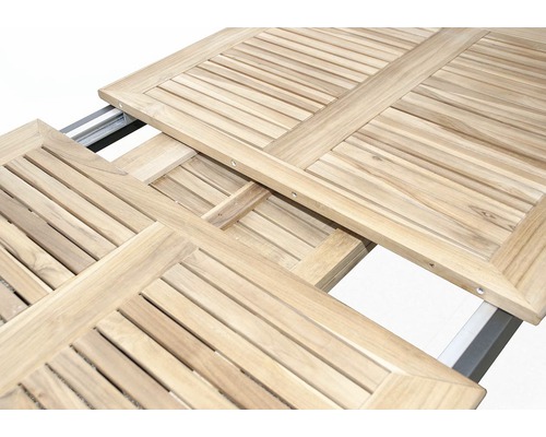 Rozkladací záhradný stôl z dreva s lamelami