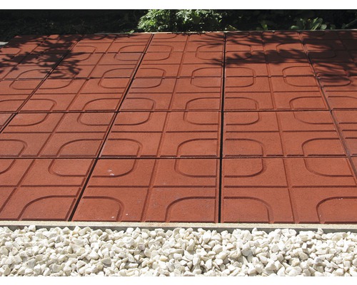 Položená dlažba so vzorom a ozdobným štrkom