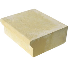 Obrubník bazéna z kamenného materiálu