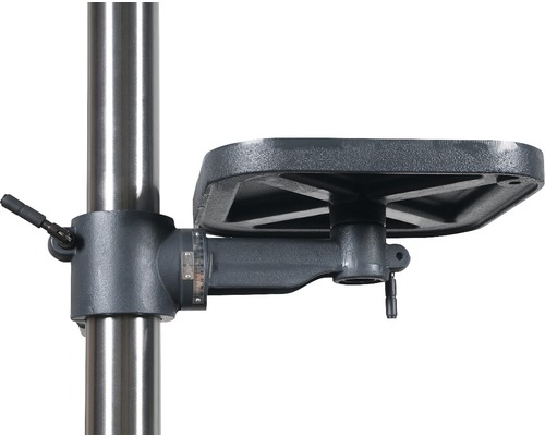 Detail stolnej vŕtačky s vŕtacím stolom a stĺpom