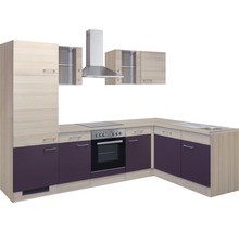 Moderná vstavaná kuchyňa s drezom, varnou doskou, rúrou a digestorom