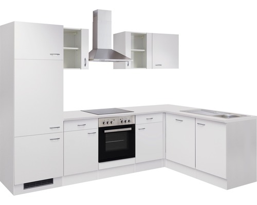 Biela vstavaná kuchyňa s drezom, sporákom, digestorom a skrinkami