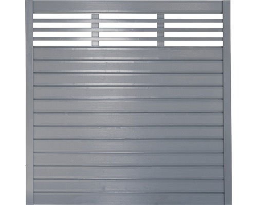 Sivý drevený plot s lamelovým prvkom