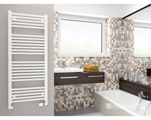 Kúpeľňový radiátor Korado Koralux Linear Comfort 1220x600 mm 878 W Kúpeľňa s radiátorom, umývadlom a vaňou