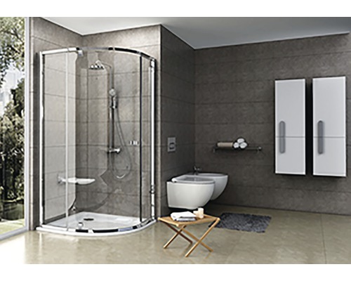 Kúpeľňa so sprchovacím kútom, toaletou, bidetom a kúpeľňovým nábytkom