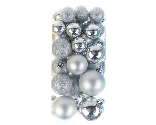 Balenie vianočných gúľ s lesklým a trblietavým povrchom