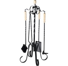 Súprava krbového náradia zo železa s drevenými rukoväťami, pozostávajúca z lopatky, metly, kutáča a klieští