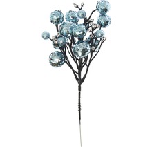 Ozdobná vetva s guľami na dekoráciu