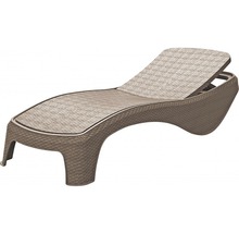 Záhradné ležadlo z ratanu s nastaviteľným operadlom