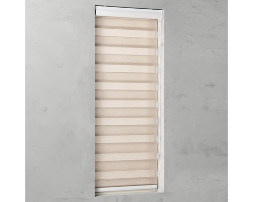 Okenná roleta s vodorovnými pruhmi na reguláciu svetla